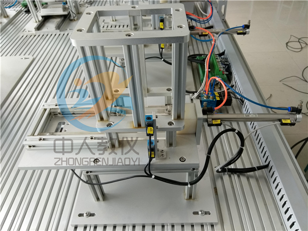工业机器人与智能视觉系统应用实训装置,机器人实训台,大供料单元
